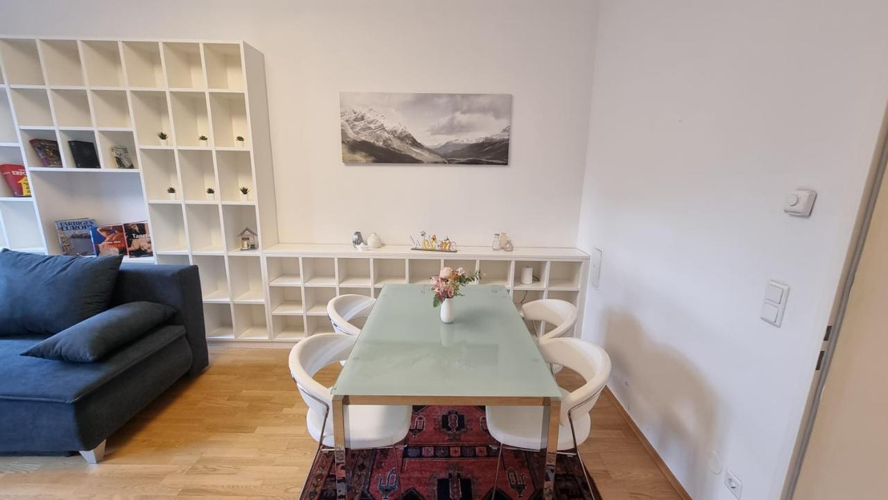 וינה Sunny Apartment Next To Metro 1Br מראה חיצוני תמונה