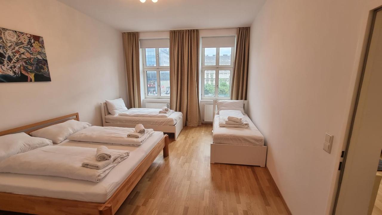 וינה Sunny Apartment Next To Metro 1Br מראה חיצוני תמונה