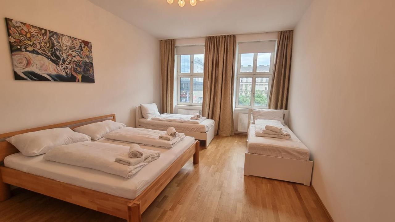 וינה Sunny Apartment Next To Metro 1Br מראה חיצוני תמונה