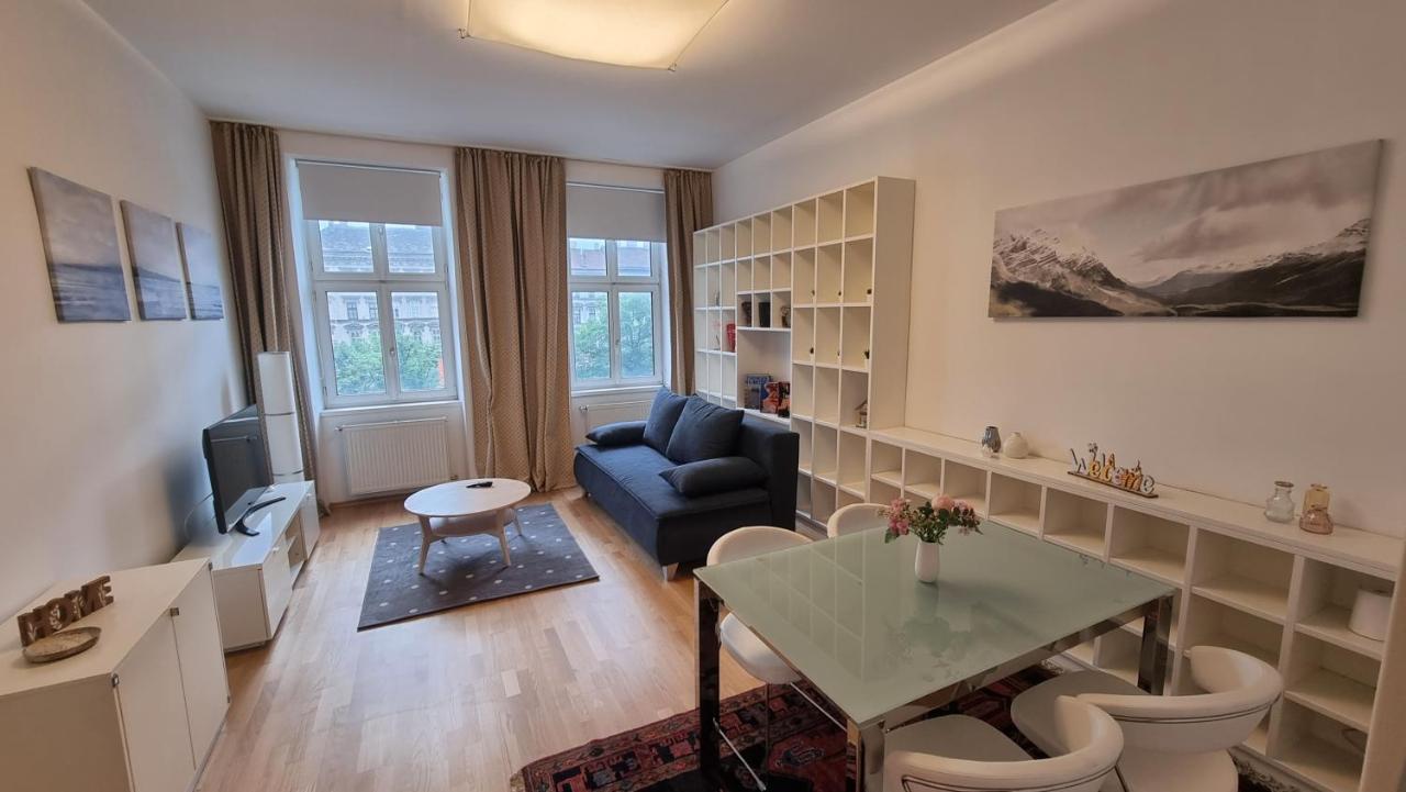 וינה Sunny Apartment Next To Metro 1Br מראה חיצוני תמונה
