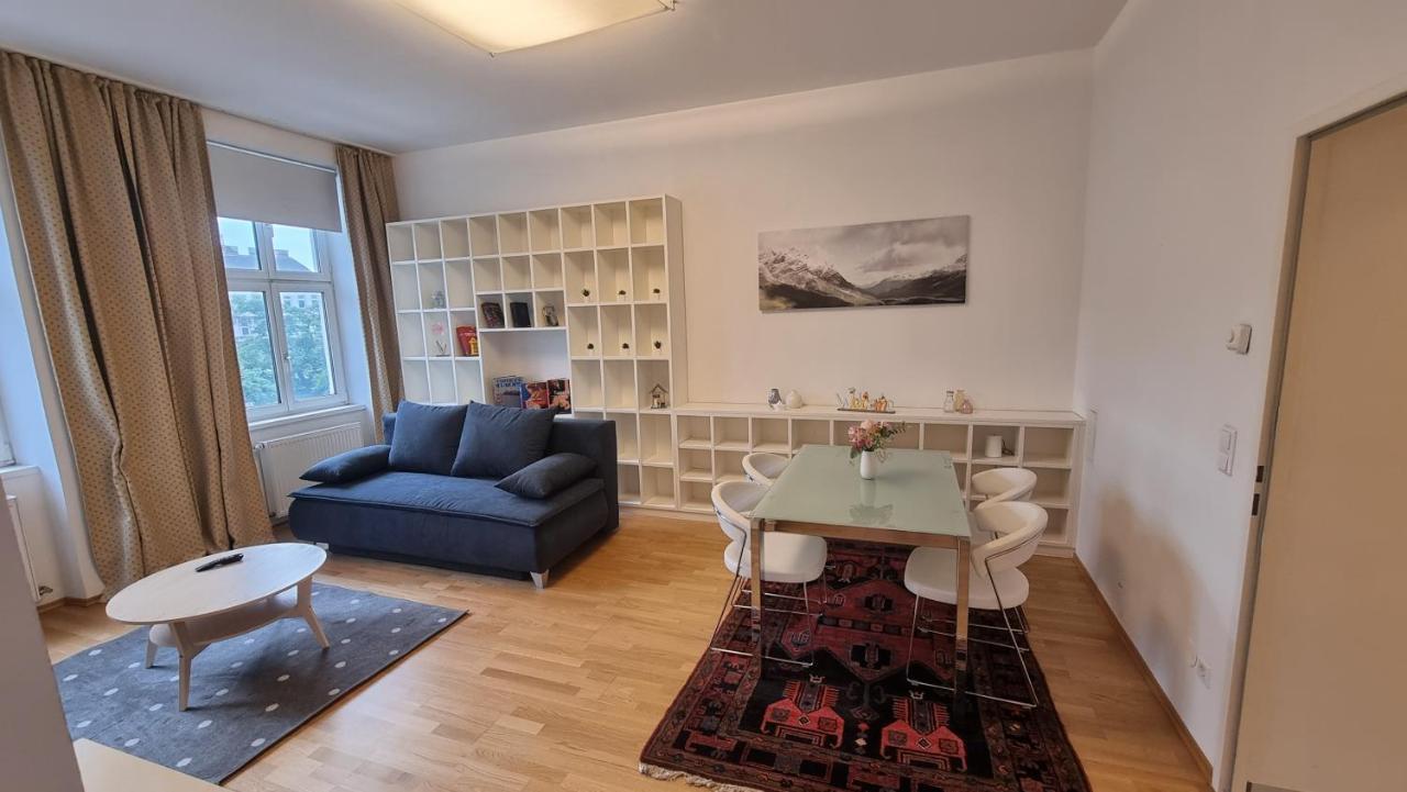 וינה Sunny Apartment Next To Metro 1Br מראה חיצוני תמונה