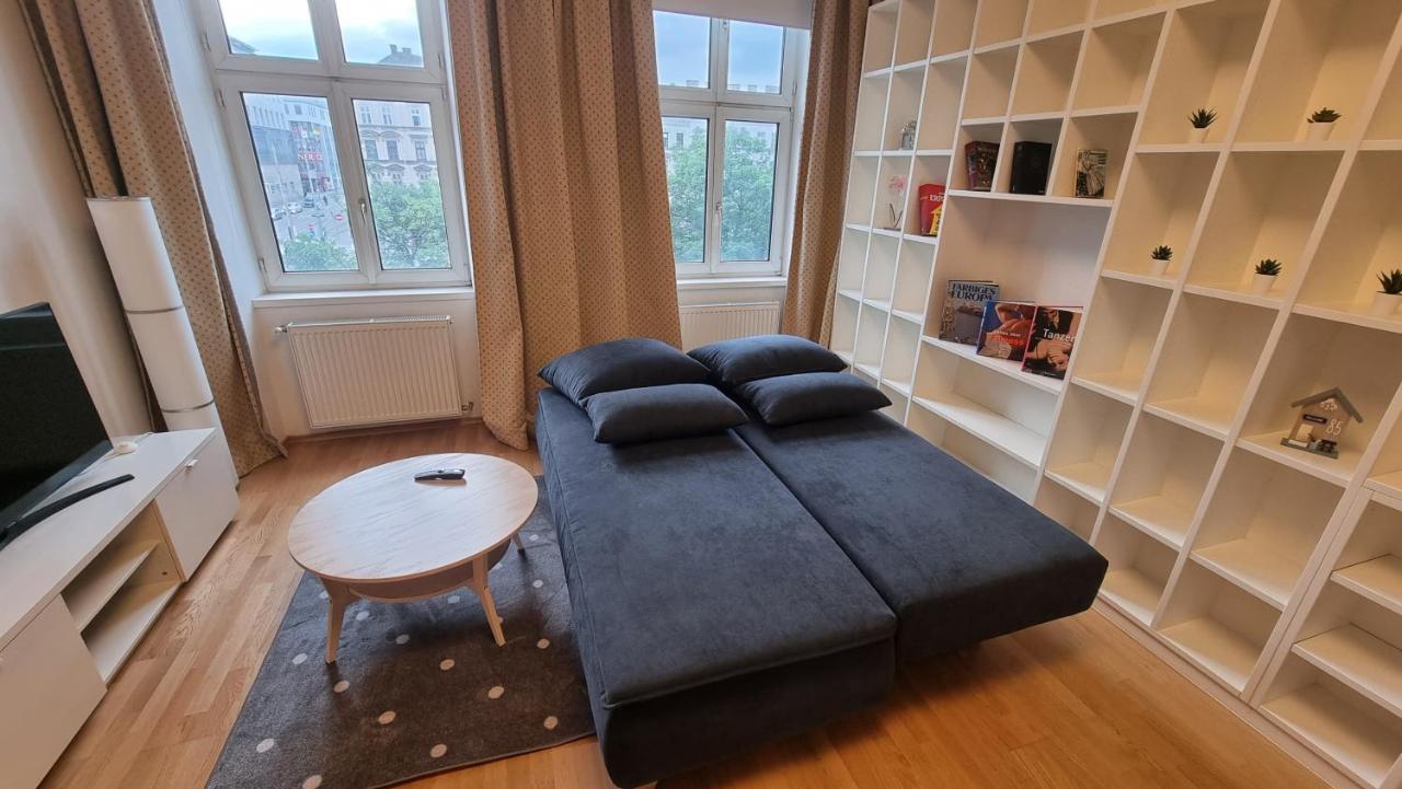 וינה Sunny Apartment Next To Metro 1Br מראה חיצוני תמונה