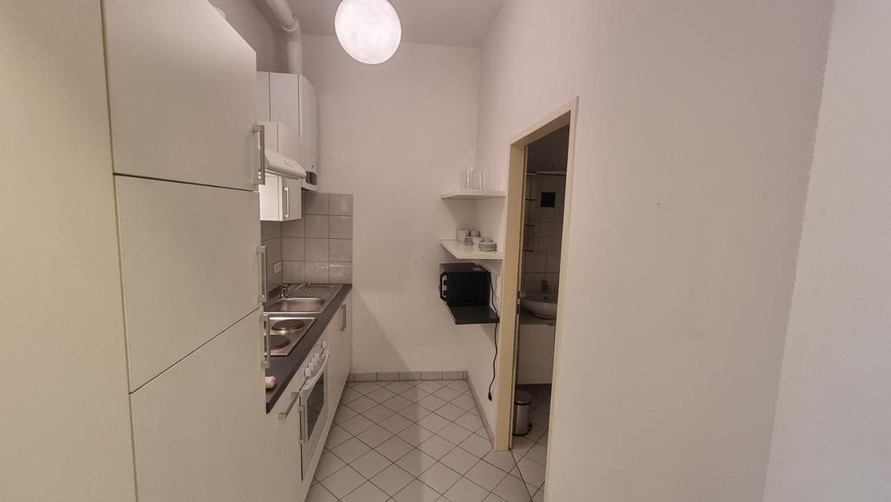 וינה Sunny Apartment Next To Metro 1Br מראה חיצוני תמונה