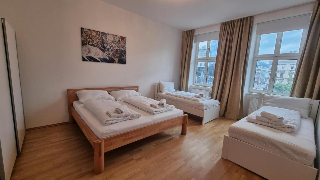 וינה Sunny Apartment Next To Metro 1Br מראה חיצוני תמונה