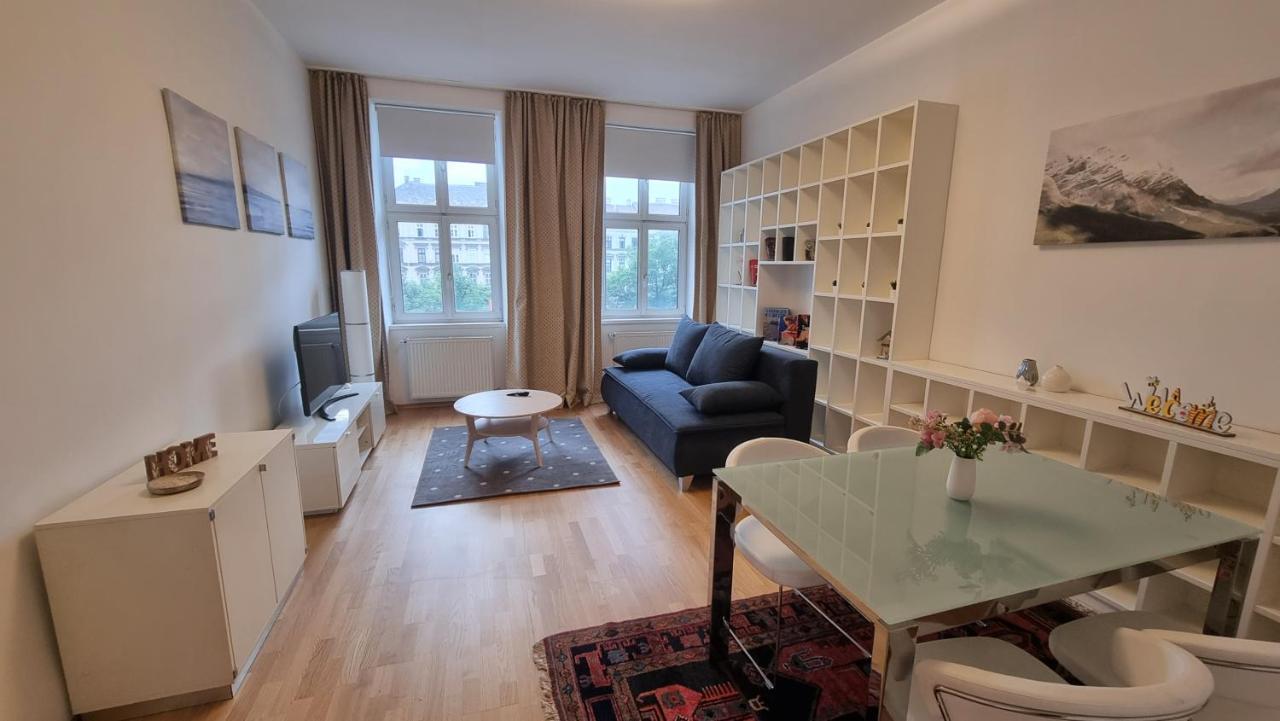 וינה Sunny Apartment Next To Metro 1Br מראה חיצוני תמונה
