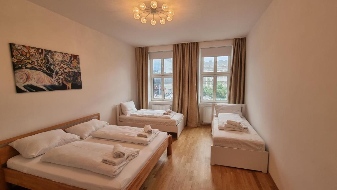 וינה Sunny Apartment Next To Metro 1Br מראה חיצוני תמונה