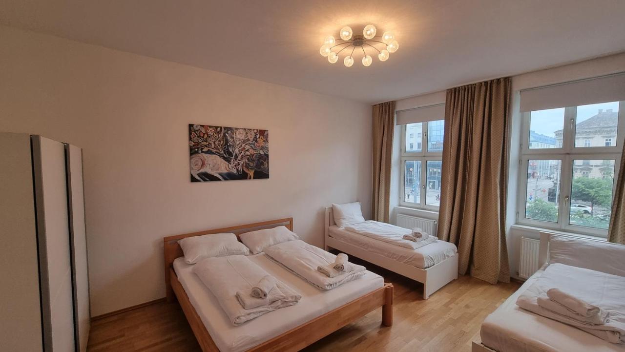 וינה Sunny Apartment Next To Metro 1Br מראה חיצוני תמונה